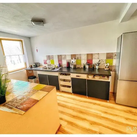 Apartament 4 *